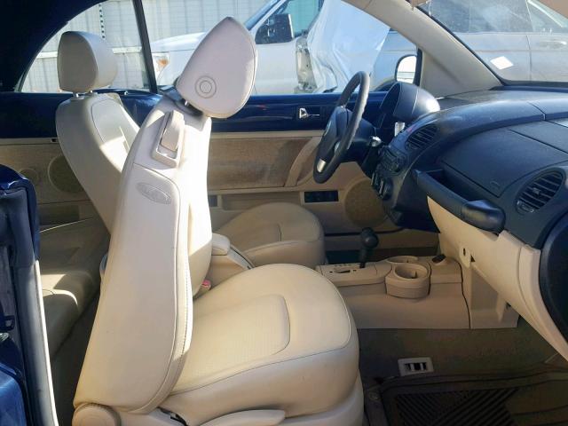 3VWCM31Y65M362603 - 2005 VOLKSWAGEN NEW BEETLE Blau Foto 5