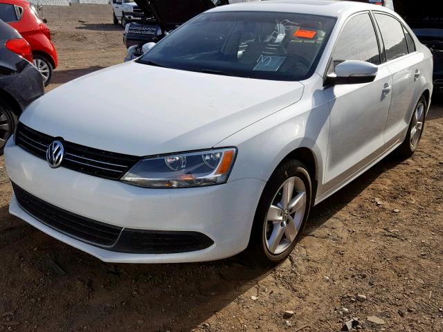 3VWLL7AJ2EM418579 - 2014 VOLKSWAGEN JETTA TDI WHITE photo 2