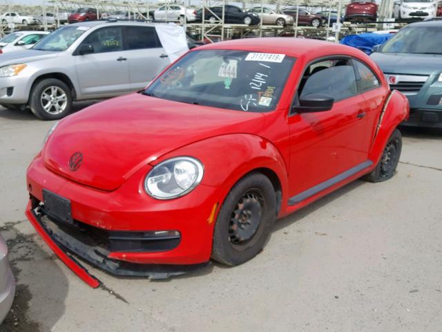 3VWFP7AT2CM646839 - 2012 VOLKSWAGEN BEETLE RED photo 2