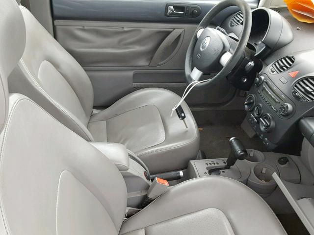 3VWCD31C25M411347 - 2005 VOLKSWAGEN NEW BEETLE ნაცრისფერი ფოტო 5