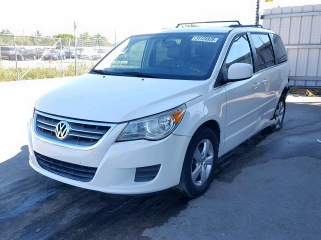 2V4RW3DG9BR623288 - 2011 VOLKSWAGEN ROUTAN SE WHITE photo 2