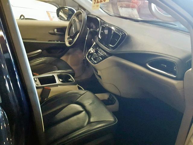 2C4RC1GG8JR185770 - 2018 CHRYSLER PACIFICA L BLUE photo 5