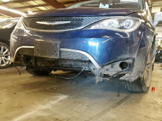 2C4RC1GG8JR185770 - 2018 CHRYSLER PACIFICA L BLUE photo 9