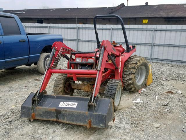 28G080741590 - 2007 MAHINDRA AND MAHINDRA TRACTOR RED photo 2