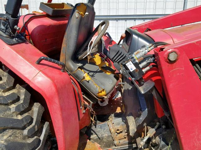 28G080741590 - 2007 MAHINDRA AND MAHINDRA TRACTOR RED photo 5