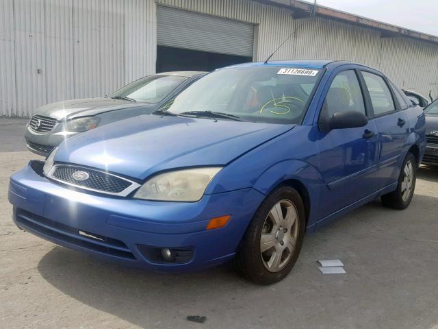 1FAFP34N25W307368 - 2005 FORD FOCUS ZX4 BLUE photo 2