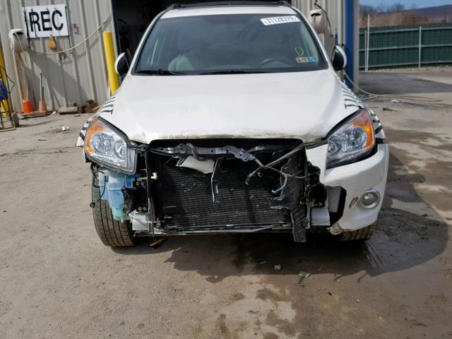 2T3DF4DV1BW099455 - 2011 TOYOTA RAV4 LIMIT WHITE photo 9