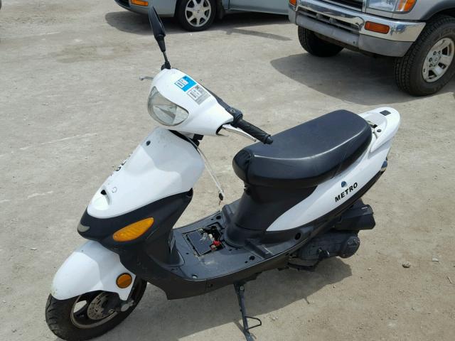 L2BB9NCA9GBA16063 - 2017 OTHER MOPED TWO TONE photo 1