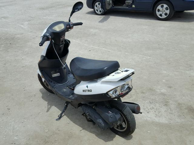L2BB9NCA9GBA16063 - 2017 OTHER MOPED TWO TONE photo 2