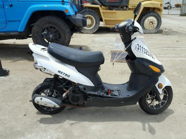 L2BB9NCA9GBA16063 - 2017 OTHER MOPED TWO TONE photo 9