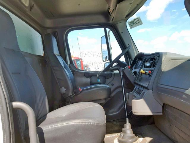 1FVACXAK83HJ80858 - 2003 FREIGHTLINER M2 106 MED WHITE photo 5