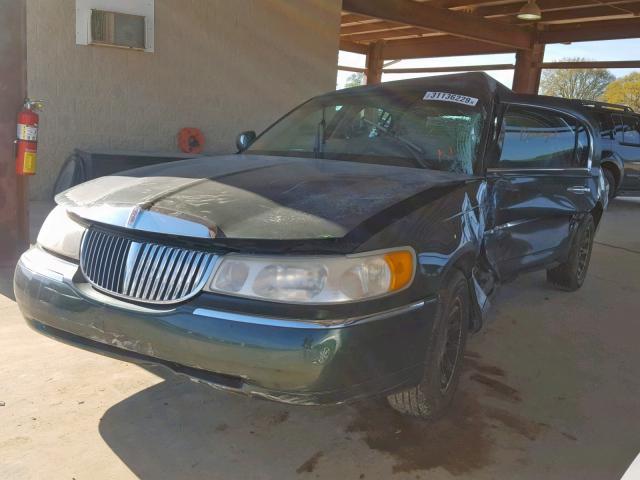 1LNFM82W7WY723137 - 1998 LINCOLN TOWN CAR S GREEN photo 2