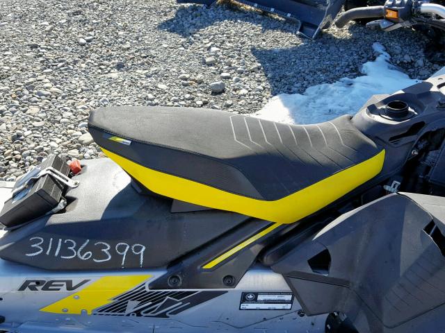 2BPSMXJCXJV000004 - 2018 SKI DOO XRS BOMBAR BLACK photo 5