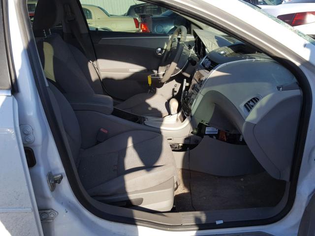 1G1ZC5E03AF167349 - 2010 CHEVROLET MALIBU 1LT WHITE photo 5