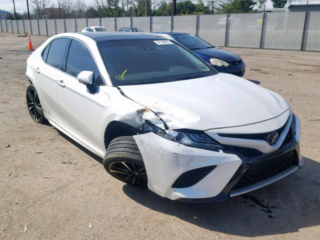 4T1B61HK2JU003300 - 2018 TOYOTA CAMRY XSE WHITE photo 1