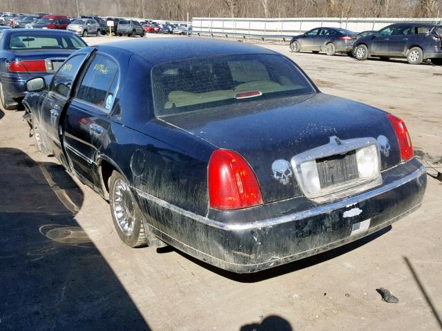 1LNHM83WX2Y628721 - 2002 LINCOLN TOWN CAR C BLACK photo 3