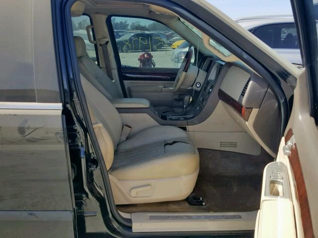 5LMEU68H84ZJ03829 - 2004 LINCOLN AVIATOR შავი ფოტო 5