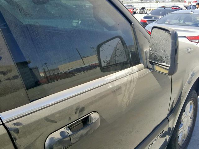 5LMEU68H84ZJ03829 - 2004 LINCOLN AVIATOR შავი ფოტო 9