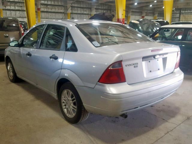 1FAHP34N47W352386 - 2007 FORD FOCUS ZX4 SILVER photo 3