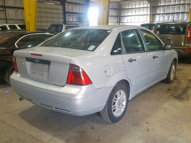 1FAHP34N47W352386 - 2007 FORD FOCUS ZX4 SILVER photo 4