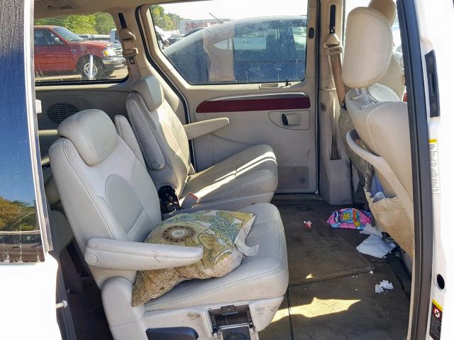 2C8GP64L15R379930 - 2005 CHRYSLER TOWN & COU WHITE photo 6