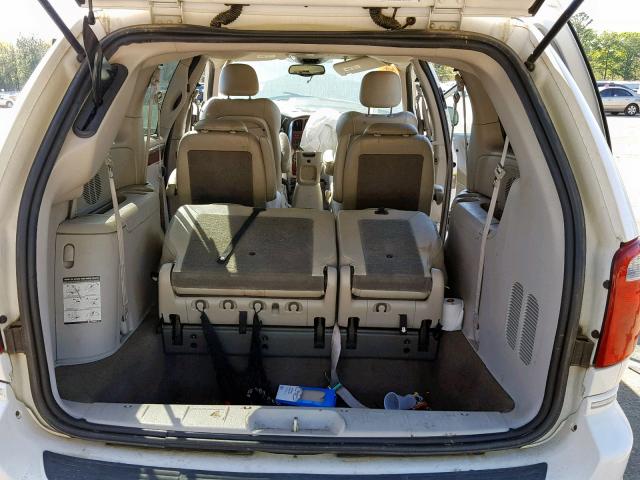 2C8GP64L15R379930 - 2005 CHRYSLER TOWN & COU WHITE photo 9