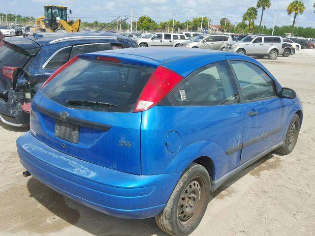 3FAFP31322R143069 - 2002 FORD FOCUS ZX3 BLUE photo 4