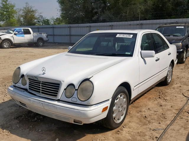 WDBJF25F8WA599825 - 1998 MERCEDES-BENZ E 300TD WHITE photo 2