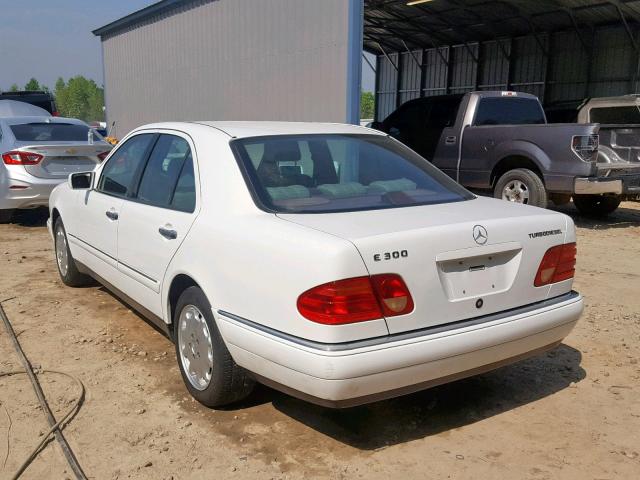 WDBJF25F8WA599825 - 1998 MERCEDES-BENZ E 300TD WHITE photo 3