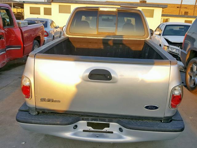 2FTZF07322CA37701 - 2002 FORD F150 SVT L SILVER photo 6