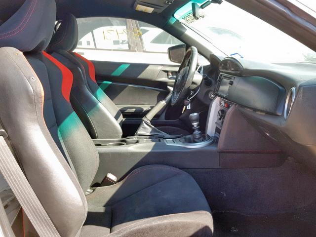 JF1ZNAA16E9700944 - 2014 TOYOTA SCION FR-S WHITE photo 5