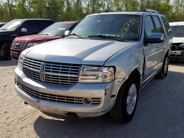 5LMJJ2H52EEL01692 - 2014 LINCOLN NAVIGATOR SILVER photo 2
