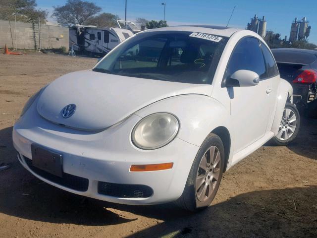 3VWRG31C29M513500 - 2009 VOLKSWAGEN NEW BEETLE Weiß Foto 2