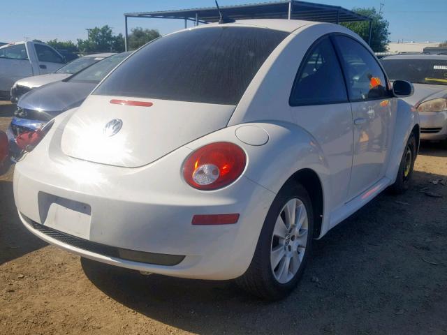 3VWRG31C29M513500 - 2009 VOLKSWAGEN NEW BEETLE Weiß Foto 4