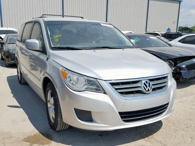 2V4RW3DG5BR789694 - 2011 VOLKSWAGEN ROUTAN SE SILVER photo 1