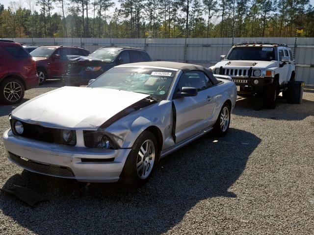 1ZVFT85H355241881 - 2005 FORD MUSTANG GT SILVER photo 2