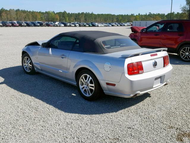 1ZVFT85H355241881 - 2005 FORD MUSTANG GT SILVER photo 3