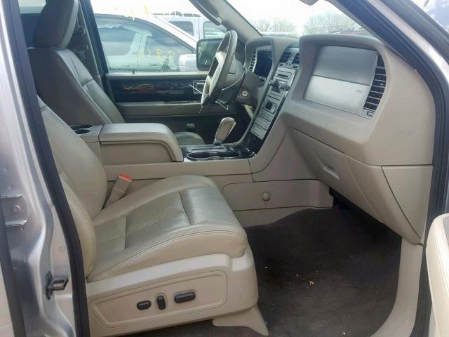 5LMJJ2J56AEJ06912 - 2010 LINCOLN NAVIGATOR 银色 照片 5