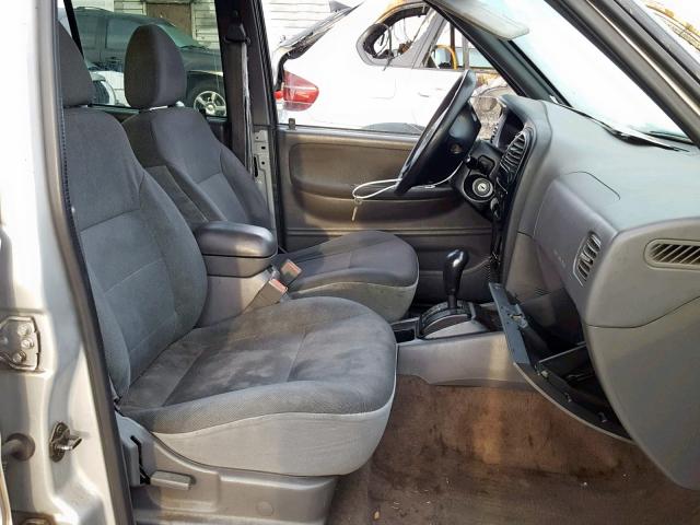 KNDJB723825149096 - 2002 KIA SPORTAGE SILVER photo 5