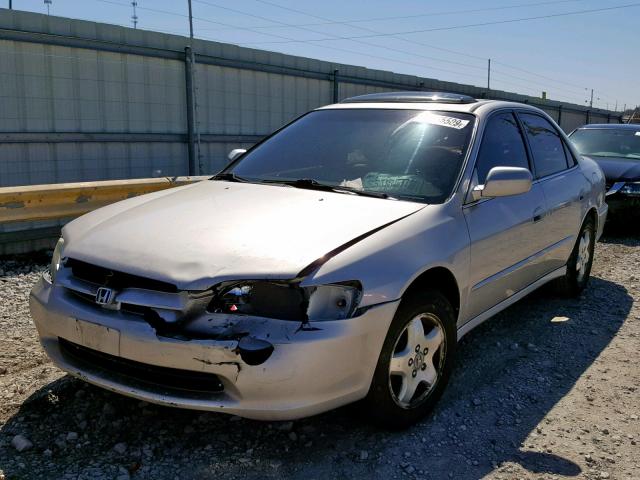 1HGCG1656XA039084 - 1999 HONDA ACCORD EX SILVER photo 2