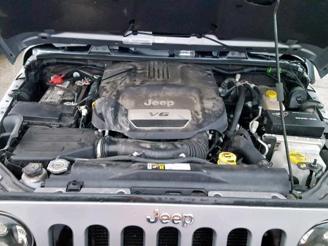 1C4BJWFG4GL347482 - 2016 JEEP WRANGLER U SILVER photo 7
