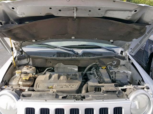 1J4NT4FB8AD541122 - 2010 JEEP COMPASS SP 银色 照片 7