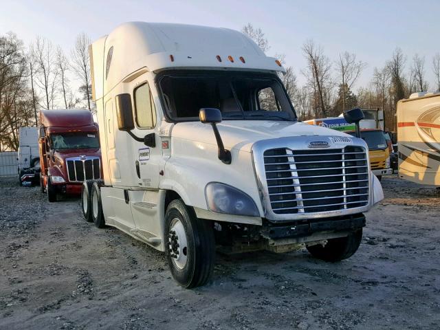 3AKJGLD50FSGE3006 - 2015 FREIGHTLINER CASCADIA 1 WHITE photo 1