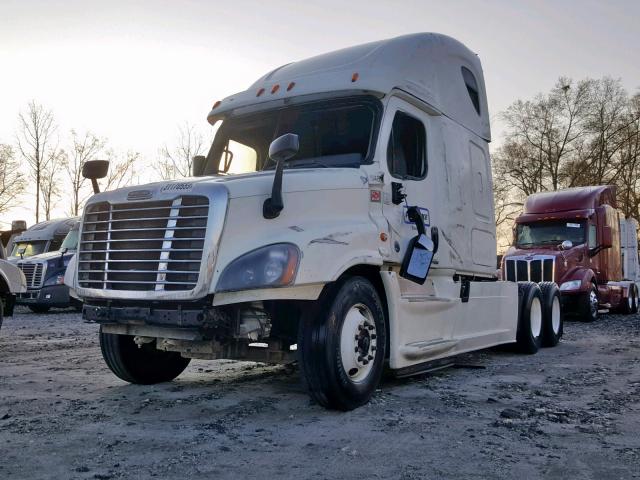 3AKJGLD50FSGE3006 - 2015 FREIGHTLINER CASCADIA 1 WHITE photo 2