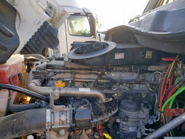 3AKJGLD50FSGE3006 - 2015 FREIGHTLINER CASCADIA 1 WHITE photo 7