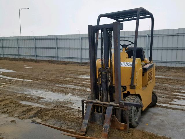 26L448 - 1976 TOYOTA FORKLIFT YELLOW photo 2