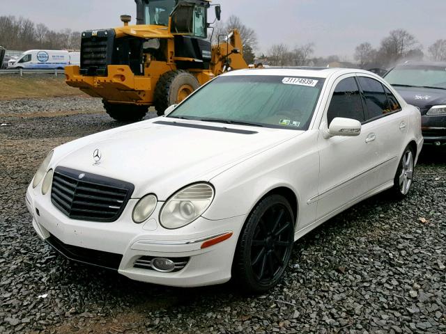 WDBUF72X77B046084 - 2007 MERCEDES-BENZ E 550 WHITE photo 2