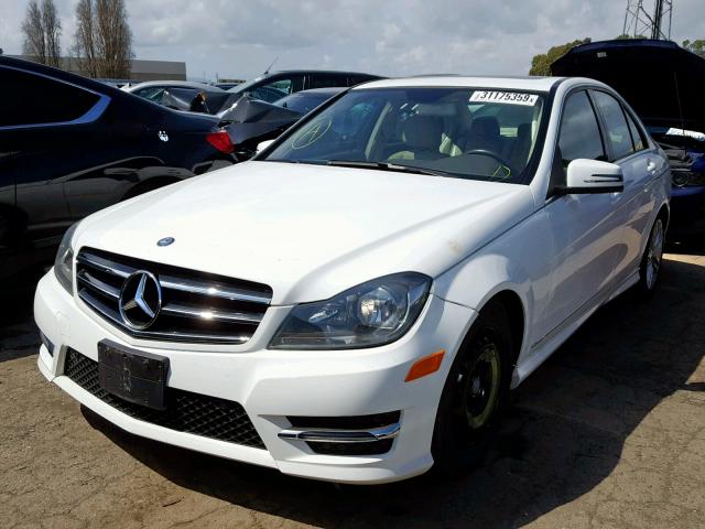 WDDGF4HB6EA966015 - 2014 MERCEDES-BENZ C 250 WHITE photo 2