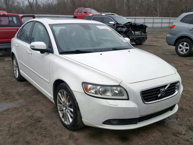 YV1390MS1A2491869 - 2010 VOLVO S40 2.4I WHITE photo 1