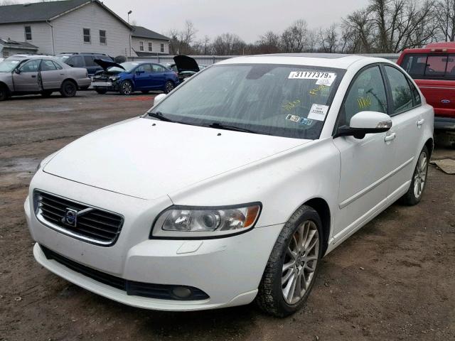 YV1390MS1A2491869 - 2010 VOLVO S40 2.4I WHITE photo 2